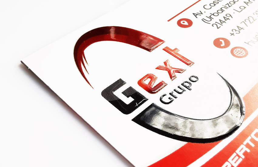 tarjeta visita con logo relieve