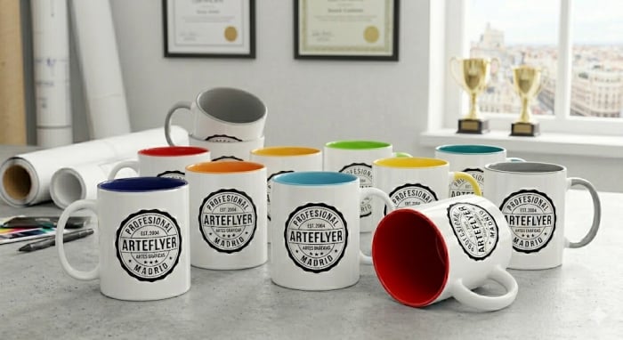Taza blanca de ceramica brillo de 350ml personalizada para empresas en Madrid.